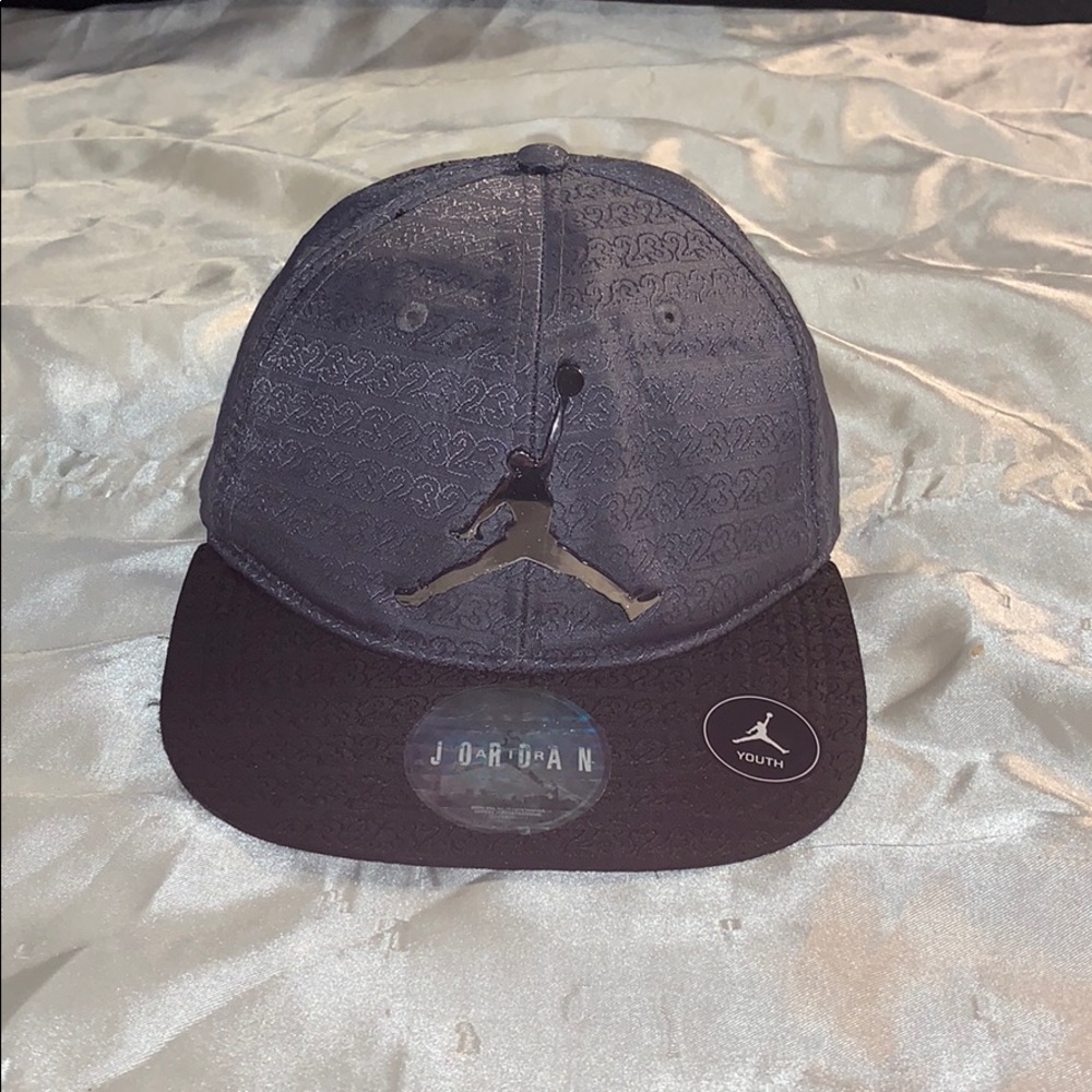 New authentic youth Jordan hat .